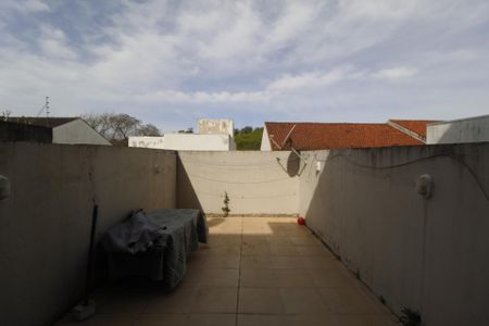 Casa à venda com 70m², 2 quartos e 2 vagasQuintal