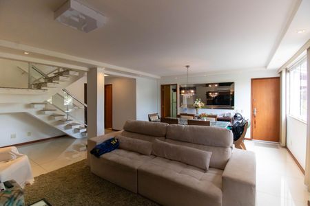 Sala de casa à venda com 4 quartos, 800m² em Serra Grande, Niterói