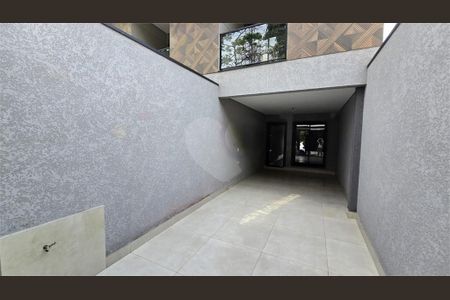 Casa à venda com 165m², 3 quartos e 2 vagas