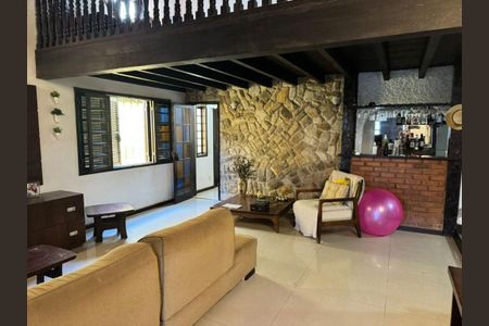 Casa à venda com 4 quartos, 234m² em Piratininga, Niterói