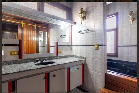 Casa à venda com 4 quartos, 365m² em Jardim Luzitania, São Paulo