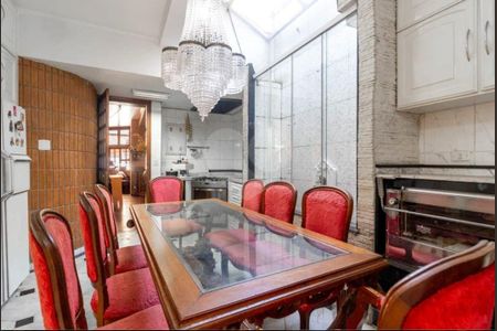 Casa à venda com 4 quartos, 365m² em Jardim Luzitania, São Paulo