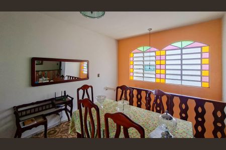 Casa à venda com 229m², 7 quartos e 4 vagas Casa à venda com 229m², 7 quartos e 4 vagasSala de Jantar