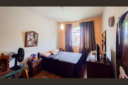 Casa à venda com 229m², 7 quartos e 4 vagas Casa à venda com 229m², 7 quartos e 4 vagasQuarto 2