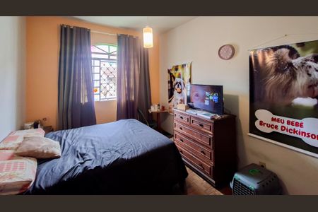 Casa à venda com 229m², 7 quartos e 4 vagas Casa à venda com 229m², 7 quartos e 4 vagasQuarto 2