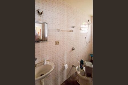 Casa à venda com 229m², 7 quartos e 4 vagas Casa à venda com 229m², 7 quartos e 4 vagasBanheiro 2