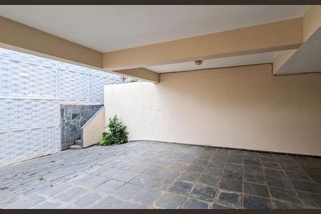 Casa à venda com 229m², 7 quartos e 4 vagas Casa à venda com 229m², 7 quartos e 4 vagasGaragem