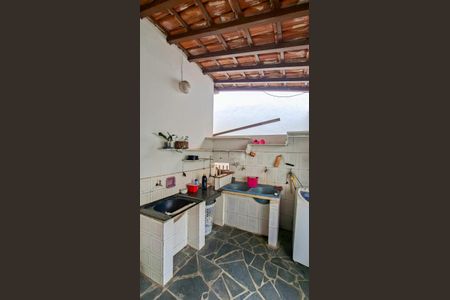 Casa à venda com 229m², 7 quartos e 4 vagas Casa à venda com 229m², 7 quartos e 4 vagasÁrea de Serviço