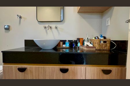Apartamento à venda com 117m², 3 quartos e 2 vagas Apartamento à venda com 117m², 3 quartos e 2 vagasBanheiro da Suíte