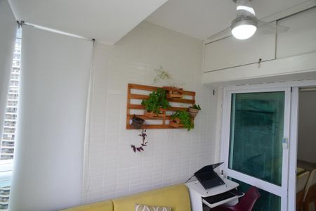 Varanda de apartamento à venda com 2 quartos, 72m² em Barra da Tijuca, Rio de Janeiro