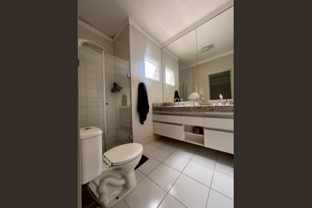 Casa de condomínio à venda com 133m², 3 quartos e 2 vagas Casa de condomínio à venda com 133m², 3 quartos e 2 vagasBanheiro da Suíte 2