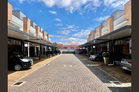 Casa de condomínio à venda com 133m², 3 quartos e 2 vagas Casa de condomínio à venda com 133m², 3 quartos e 2 vagasFachado do condomínio