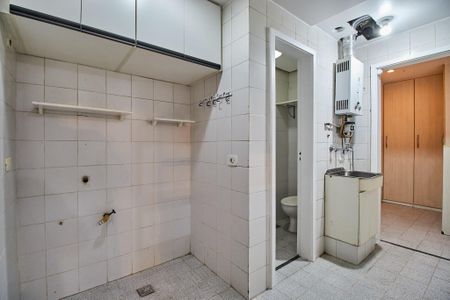 Apartamento à venda com 119m², 3 quartos e 2 vagas Apartamento à venda com 119m², 3 quartos e 2 vagasÁrea de Serviço