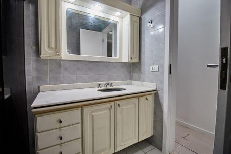 Apartamento à venda com 119m², 3 quartos e 2 vagas Apartamento à venda com 119m², 3 quartos e 2 vagasBanheiro da Suíte