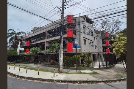 Apartamento à venda com 178m², 2 quartos e 2 vagas Apartamento à venda com 178m², 2 quartos e 2 vagasFachada