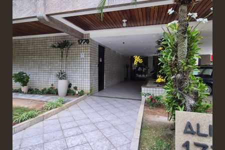 Apartamento à venda com 178m², 2 quartos e 2 vagas Apartamento à venda com 178m², 2 quartos e 2 vagasEntrada