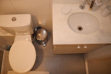 Banheiro de kitnet/studio para alugar com 1 quarto, 25m² em República, São Paulo