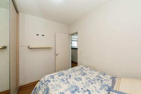 Quarto 1 de apartamento para alugar com 2 quartos, 49m² em Camargos, Belo Horizonte