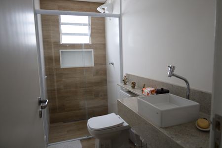 Casa à venda com 98m², 3 quartos e 2 vagasBanheiro de Serviço