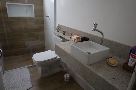 Casa à venda com 98m², 3 quartos e 2 vagasBanheiro de Serviço