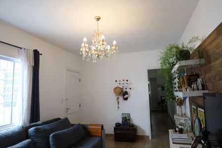 Casa à venda com 98m², 3 quartos e 2 vagasSala