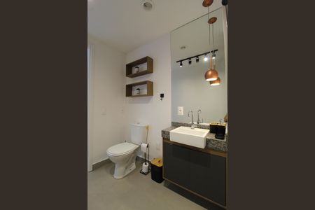 Banheiro de kitnet/studio para alugar com 1 quarto, 25m² em Vila Olímpia, São Paulo