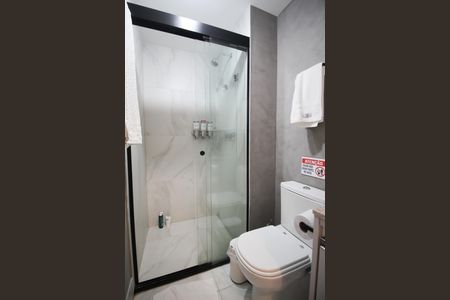 Banheiro Social de kitnet/studio para alugar com 1 quarto, 25m² em Indianópolis, São Paulo