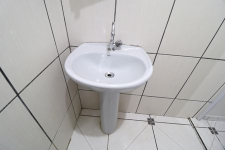 Banheiro de casa para alugar com 1 quarto, 15m² em Santa Mônica, Uberlândia