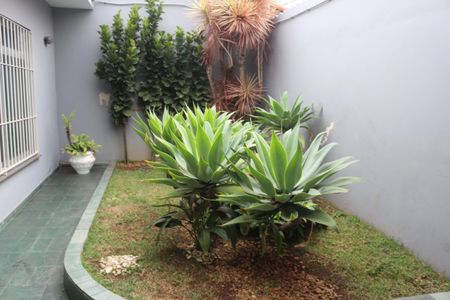 Casa à venda com 192m², 3 quartos e 4 vagasQuintal