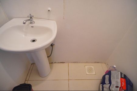 Casa à venda com 60m², 2 quartos e 2 vagasLavabo