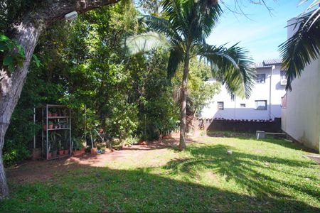 Casa à venda com 60m², 2 quartos e 2 vagasQuintal