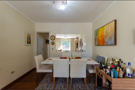 Casa à venda com 200m², 3 quartos e 2 vagasSala