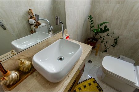 Casa à venda com 200m², 3 quartos e 2 vagasLavabo