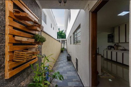 Casa à venda com 200m², 3 quartos e 2 vagasCorredor