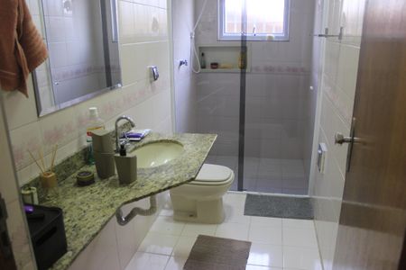 Casa à venda com 420m², 5 quartos e 4 vagasBanheiro social