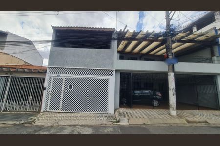 Casa à venda com 420m², 5 quartos e 4 vagas Casa à venda com 420m², 5 quartos e 4 vagasFachada