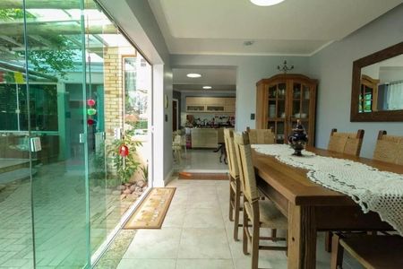 Cozinha de casa para alugar com 4 quartos, 350m² em Jardim Itu, Porto Alegre