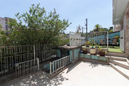 Casa à venda com 168m², 3 quartos e 2 vagas Casa à venda com 168m², 3 quartos e 2 vagasVaranda