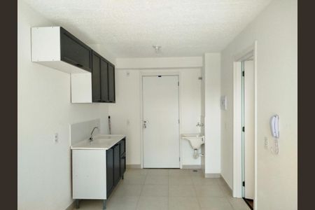 Sala com cozinha integrada de apartamento para alugar com 1 quarto, 27m² em Guaiauna, São Paulo