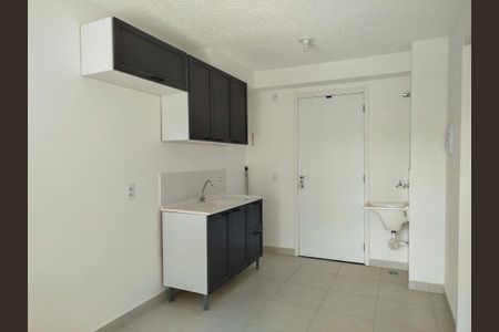 Sala com cozinha integrada de apartamento para alugar com 1 quarto, 27m² em Guaiauna, São Paulo