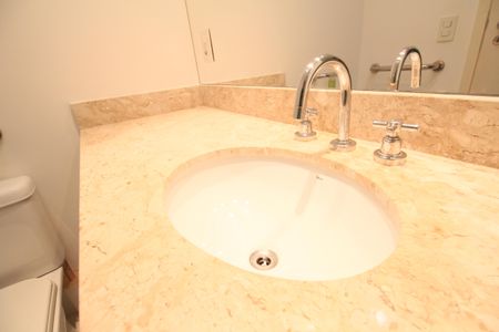 Apartamento à venda com 58m², 2 quartos e 1 vagaBanheiro Social