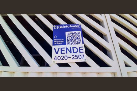 Casa à venda com 210m², 3 quartos e 3 vagas Casa à venda com 210m², 3 quartos e 3 vagasPlaca