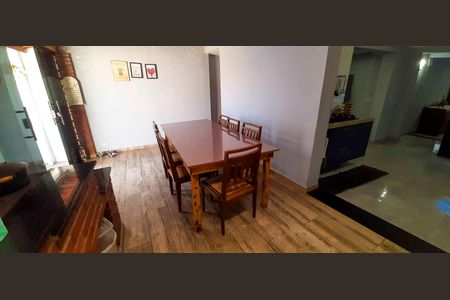 Casa à venda com 210m², 3 quartos e 3 vagas Casa à venda com 210m², 3 quartos e 3 vagasEspaço Gourmet