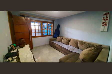 Casa à venda com 210m², 3 quartos e 3 vagas Casa à venda com 210m², 3 quartos e 3 vagasSala