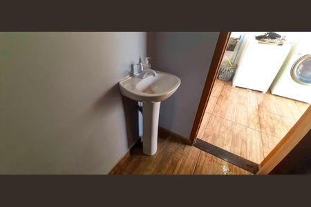 Casa à venda com 210m², 3 quartos e 3 vagas Casa à venda com 210m², 3 quartos e 3 vagasBanheiro de Serviço