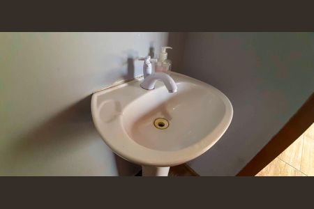 Casa à venda com 210m², 3 quartos e 3 vagas Casa à venda com 210m², 3 quartos e 3 vagasBanheiro de Serviço