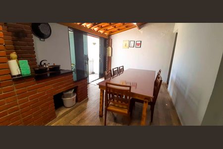 Casa à venda com 210m², 3 quartos e 3 vagas Casa à venda com 210m², 3 quartos e 3 vagasEspaço Gourmet