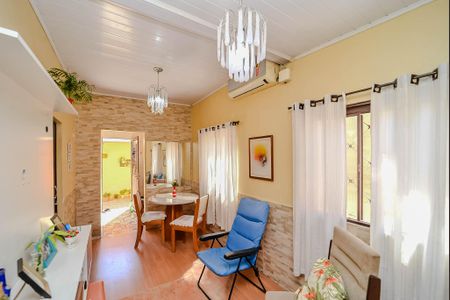 Sala de casa à venda com 3 quartos, 220m² em Jardim Itu, Porto Alegre