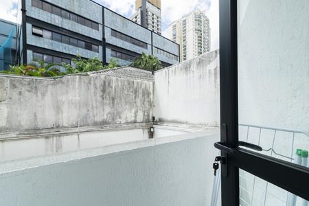 Varanda de kitnet/studio à venda com 1 quarto, 35m² em Vila Nova Conceição, São Paulo