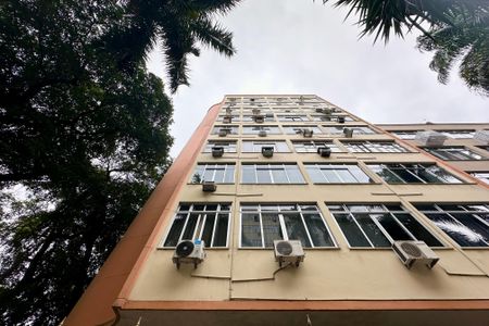 Apartamento à venda com 66m², 2 quartos e sem vaga Apartamento à venda com 66m², 2 quartos e sem vagaFachada